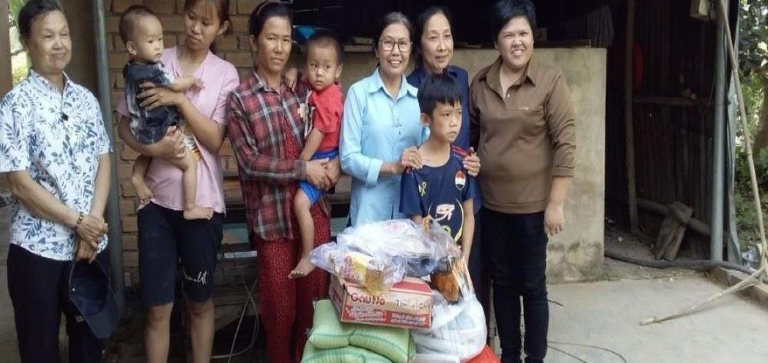 Dominican and Holy Cross sisters bring gifts for poor families in difficult situations in Dak Lua Parish, Tan Phu district, Dong Nai Province, Vietnam 
