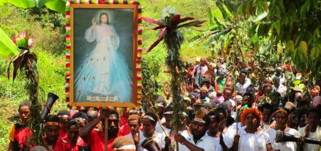 Papua New Guinea procession Aid Church in Need 