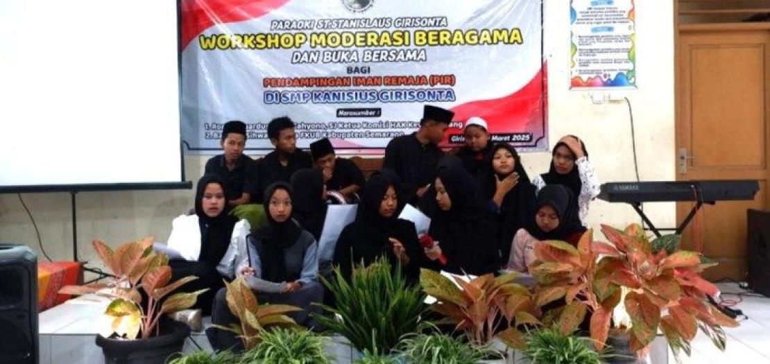 A rebana (Islamic percussion) group of Muslim students from Kanisius Junior High School Girisonta performs during the Religious Moderation Workshop.