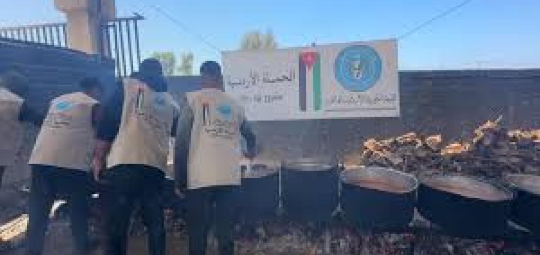 The Jordanian Campaign in the Gaza Strip, in cooperation with the Jordan Hashemite Charity Organisation (JHCO), distributes thousands of hot meals to families affected by the ongoing Israeli war across the Strip’s governorates