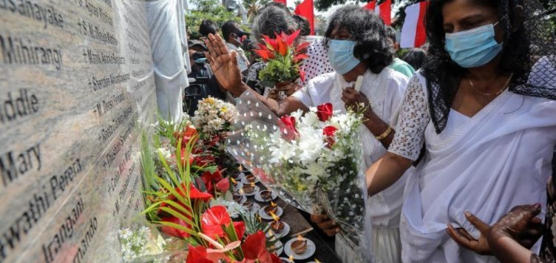 Sri Lankans light candles at a memorial for victims of the 2019 Easter Sunday attacks (file photo) 