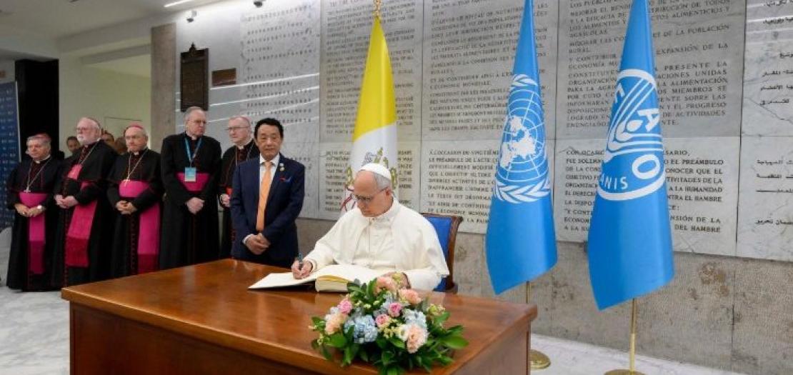 Pope Leo signs book of honor at FAO  