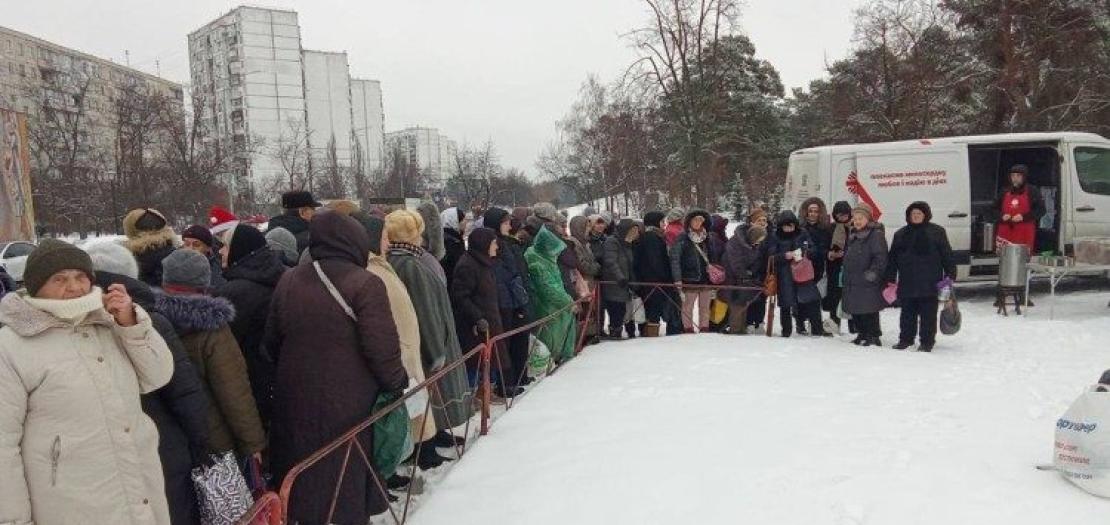 Ukrainians in line for humanitarian assistance 