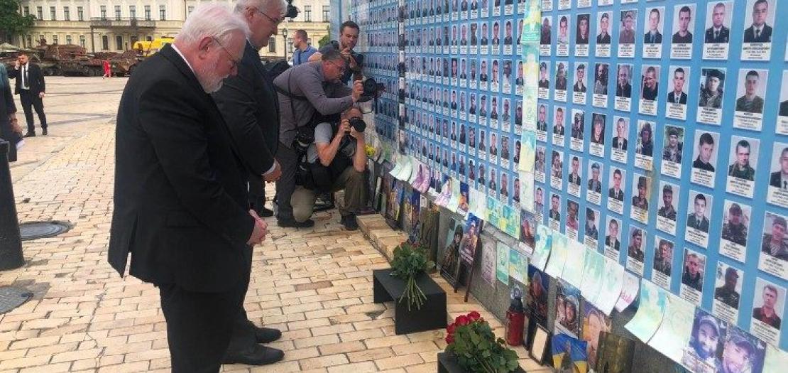 Archbishop Gallagher at the Maidan memorial in Kyiv 