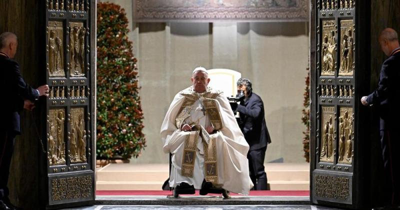 Pope Francis 'throws open' Holy Door to inaugurate 2025 Jubilee | Abouna
